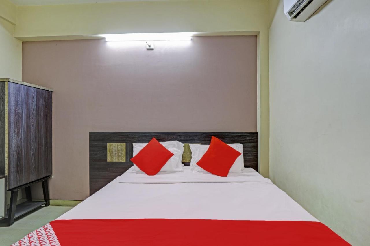 Oyo 82461 Hotel Darshan Banquet And Rooms 苏拉特 外观 照片
