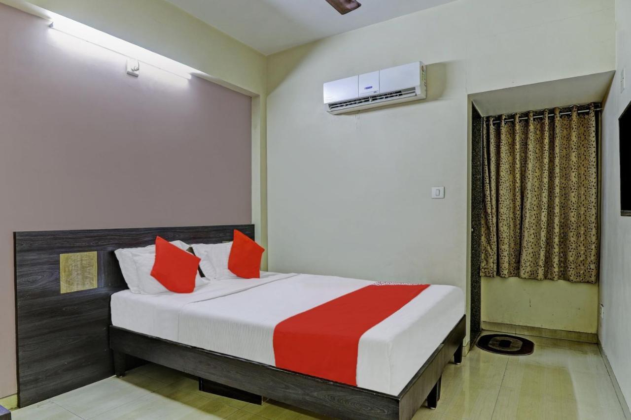 Oyo 82461 Hotel Darshan Banquet And Rooms 苏拉特 外观 照片