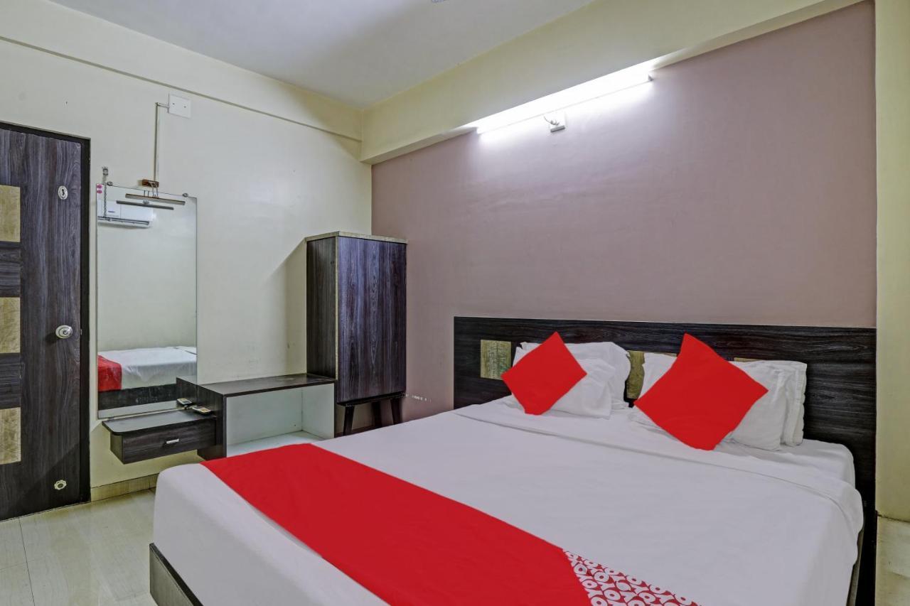 Oyo 82461 Hotel Darshan Banquet And Rooms 苏拉特 外观 照片