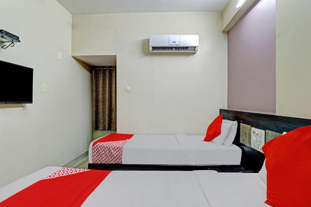Oyo 82461 Hotel Darshan Banquet And Rooms 苏拉特 外观 照片